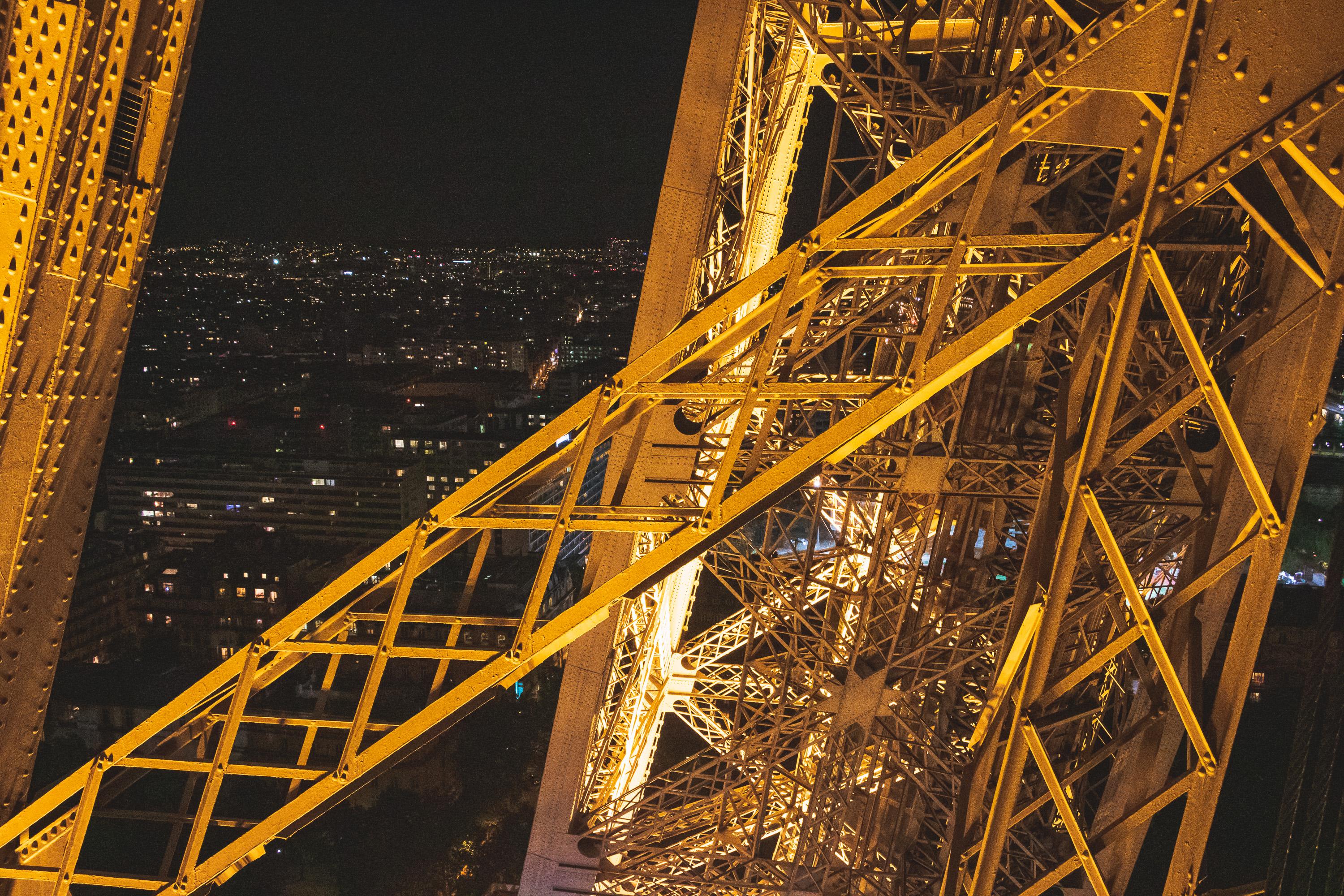 A statuesque town square in Segovia