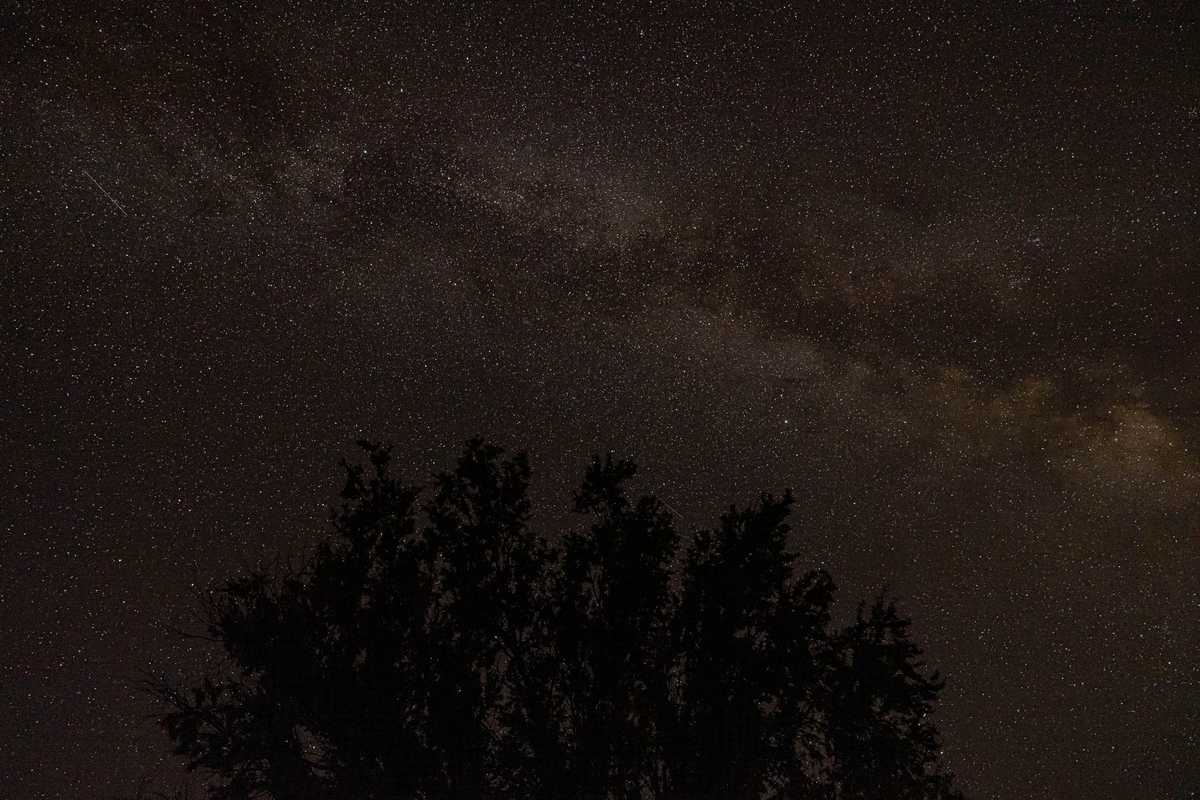 The Milky Way above the horizon